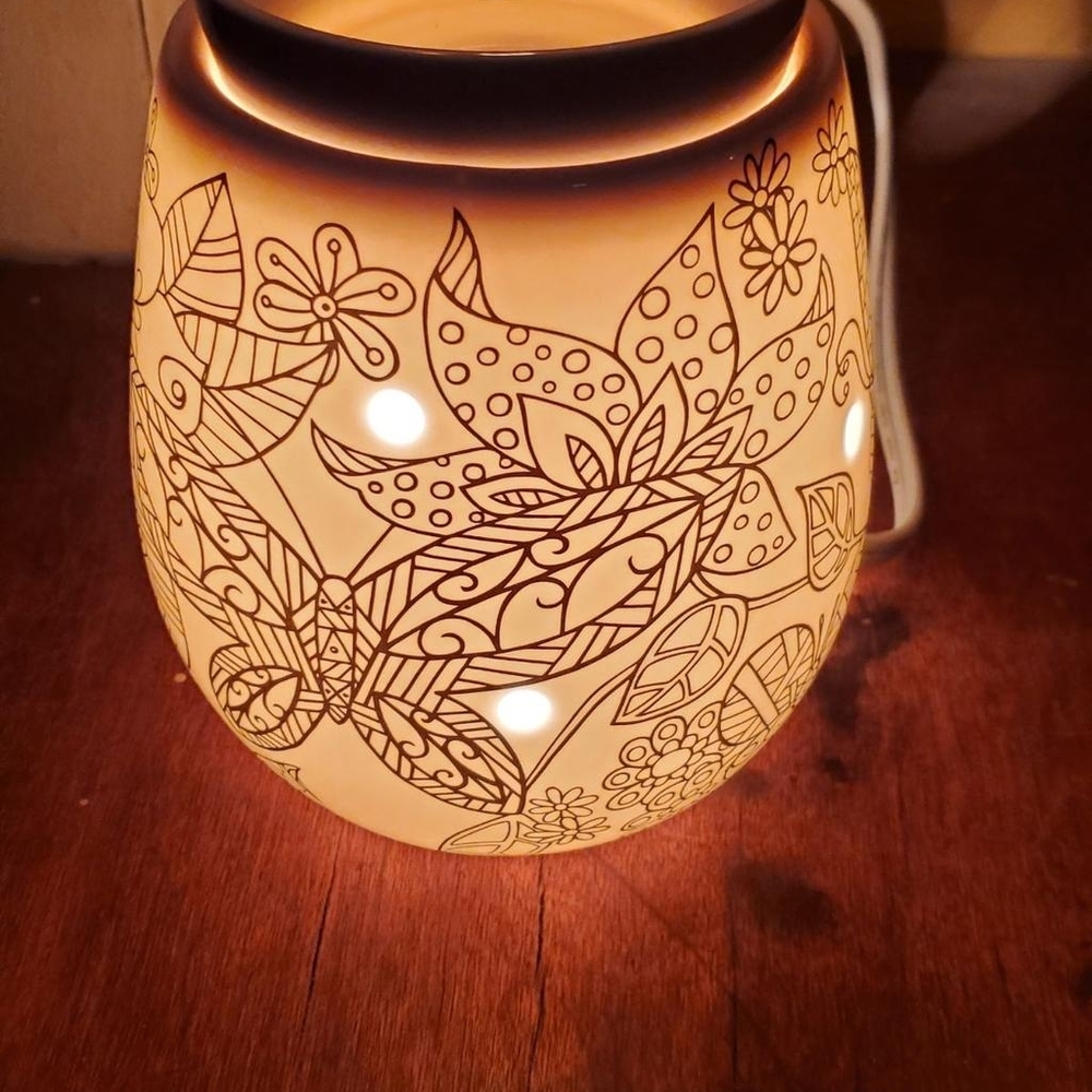 nib Scentsy Reimagine Cream and Black Ceramic Warmer
